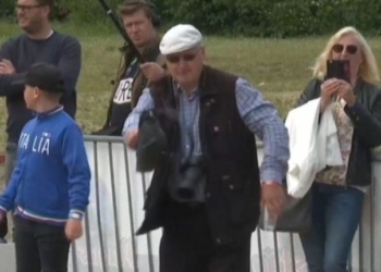 В Бельгии устроили соревнование по метанию  сумок (ВИДЕО)