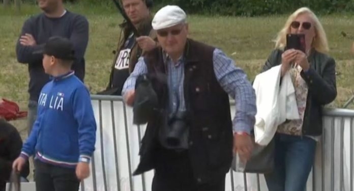 В Бельгии устроили соревнование по метанию  сумок (ВИДЕО)