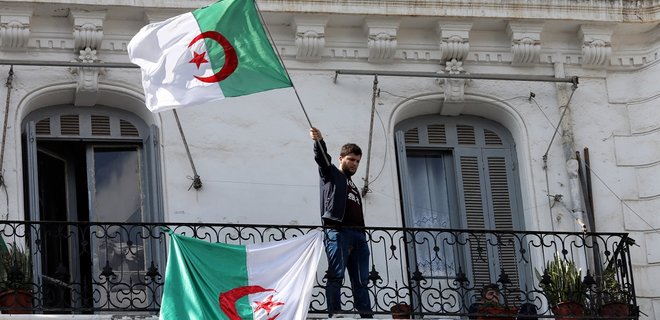 В Алжире снова отменили выборы президента - не было кандидатов 1