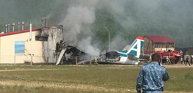 В России самолет совершил аварийную посадку, есть погибшие (ФОТО, ВИДЕО) 4