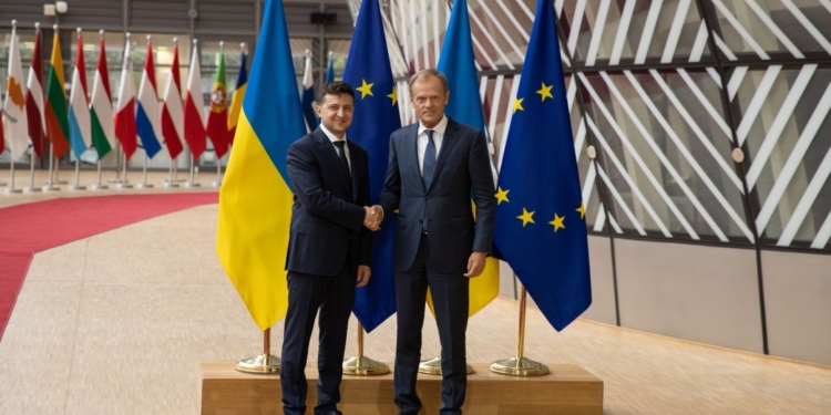 Зеленский в Брюсселе призвал ЕС усилить санкционное давление на РФ