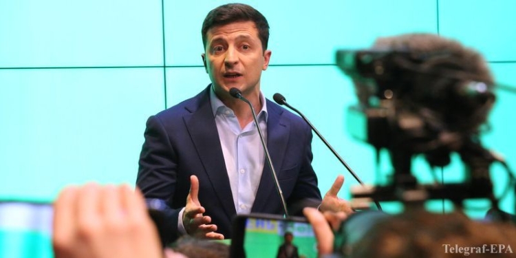 Зеленский поздравил журналистов: Не давайте спуска никому