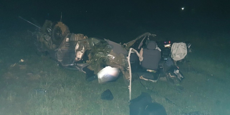 Под Николаевом одесское такси влетело в бетонный столб, машину разорвало надвое, водитель и пассажир погибли (ФОТО)