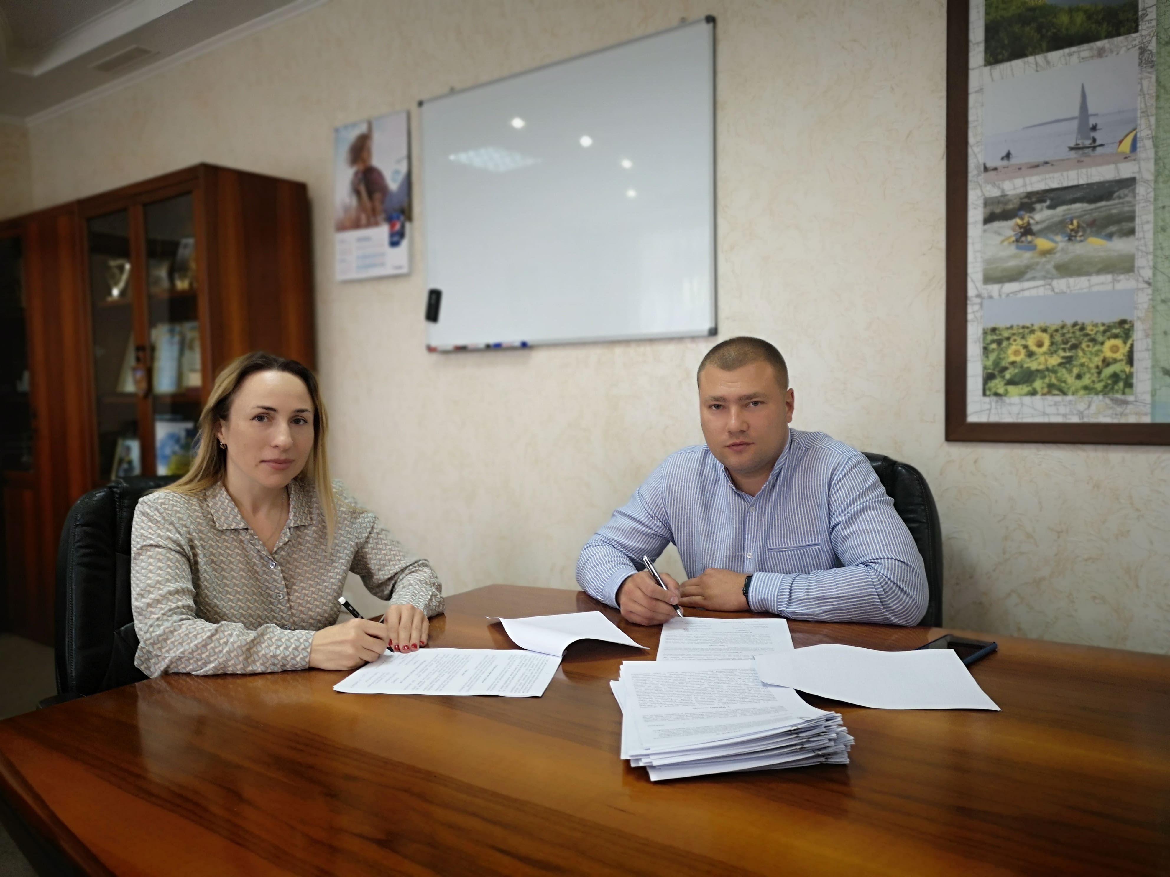 Глава Николаевского облсовета подписала договоры о передаче 40 млн.грн. на ремонт дорог местного значения