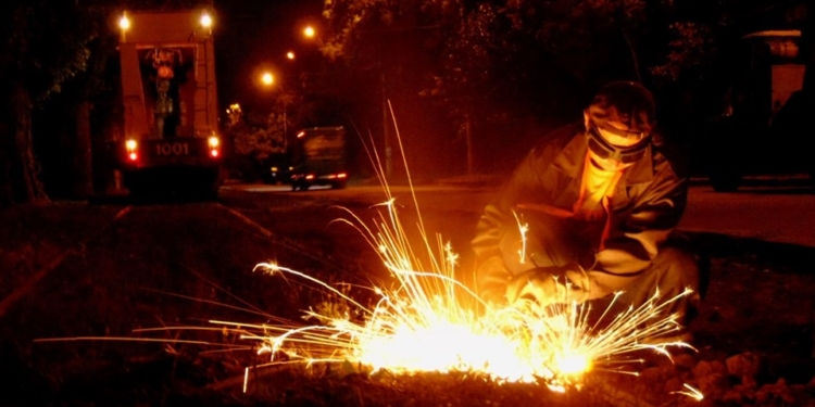 В Николаеве капитально ремонтировать трамвайные пути по ул.Чкалова будут по ночам (ФОТО)