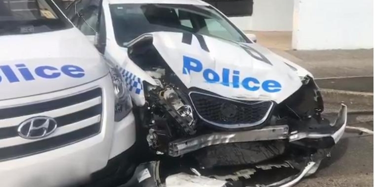 Судьба: автомобиль с более чем 270 кг метамфетамина врезался в припаркованное на обочине полицейское авто (ВИДЕО)