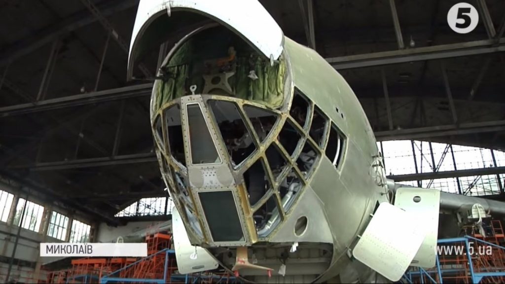 Как в Николаеве реанимируют самолеты и БТРы для украинской армии (ВИДЕО) 1