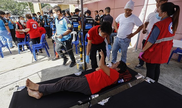 На дне рождения экс-первой леди Филиппин отравилось 260 человек (ФОТО)