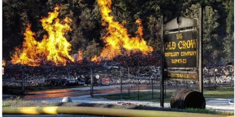 В США пожар уничтожил 7 млн.литров виски Jim Beam (ФОТО, ВИДЕО)