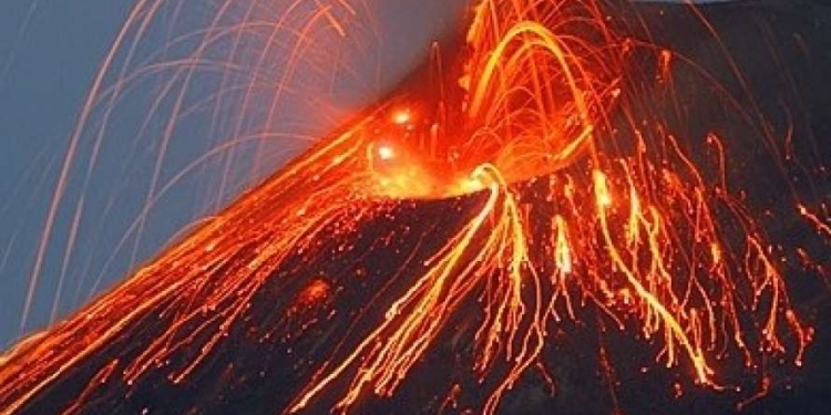 На итальянском курорте началось извержение вулкана – известно об одном погибшем и еще одном пострадавшем туристе (ФОТО, ВИДЕО)