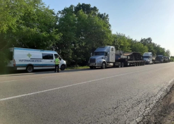 Задержанные вчера на Николаевщине фуры с негабаритным грузом никуда не поедут, пока не заплатят почти 155 тыс.евро штрафов (ФОТО)