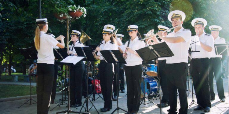 «Аперитив» ко Дню ВМС: завтра в Николаеве военный оркестр даст 7 мини-концертов