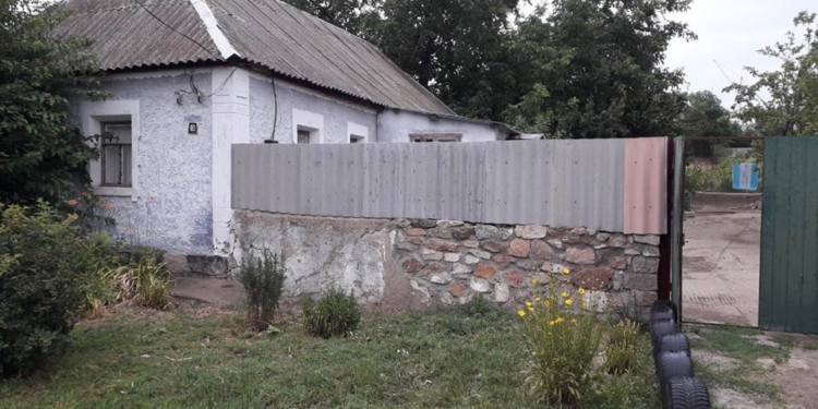 На Николаевщине вор-домушник спрятался от полицейских под кроватью (ФОТО)