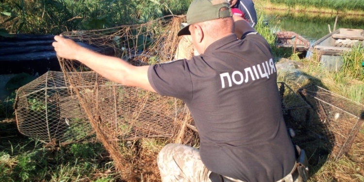У Гурьевки полицейские и браконьера поймали, и 0,5 км бесхозных сетей из Южного Буга вытралили (ФОТО)