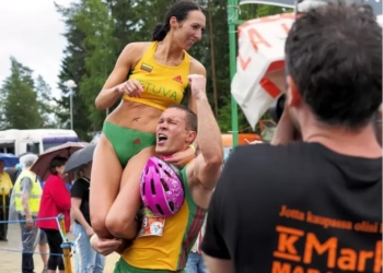 Чемпионат мира по переноске жен выиграла пара из Литвы (ФОТО)