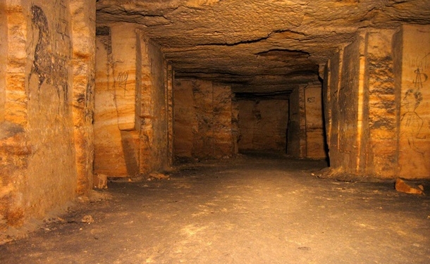 Потерявшихся в катакомбах под Одессой нашли – их оказалось пятеро, а не четверо