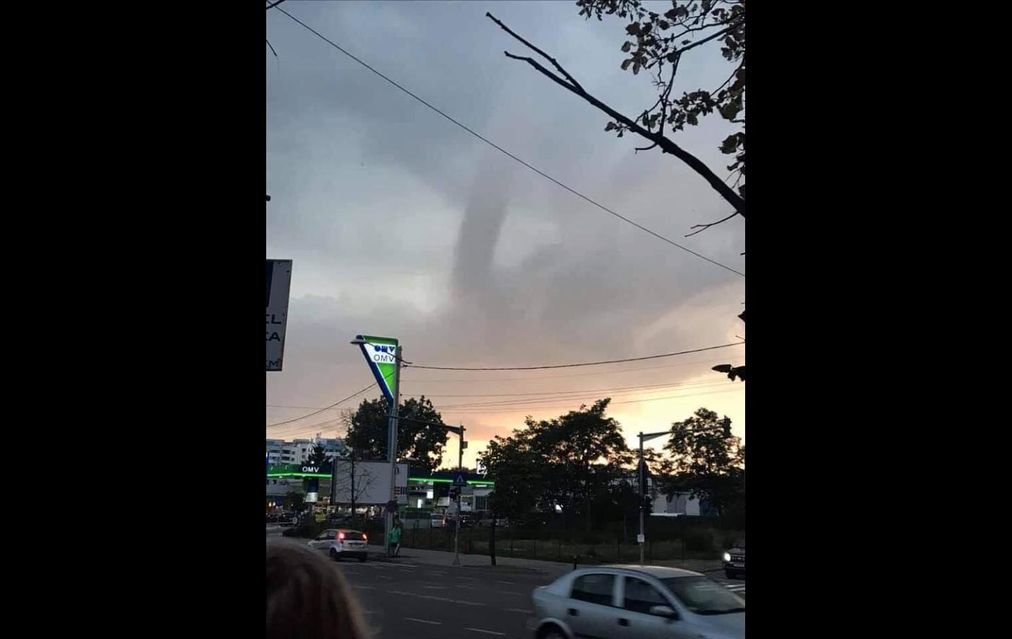 По Румынии пронесся торнадо – повреждены дома, есть раненые (ФОТО)