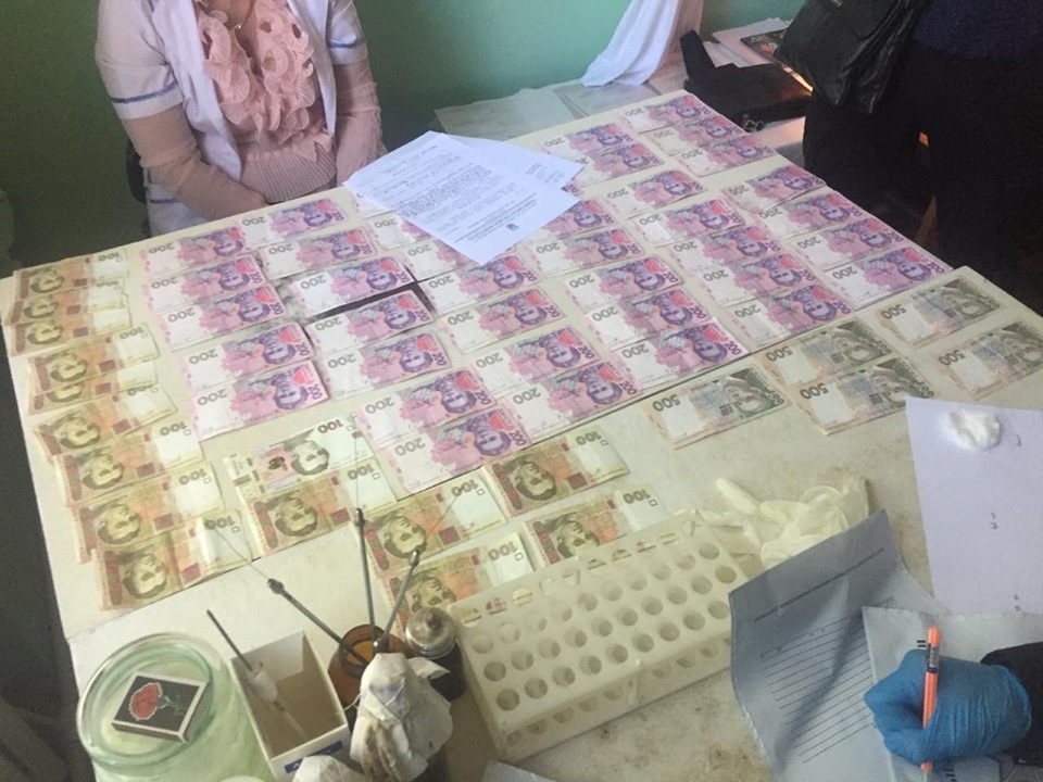 На Николаевщине за взятку в 7 тыс.грн. трое работников лаборатории заплатят штраф 30,6 тыс.грн. 1
