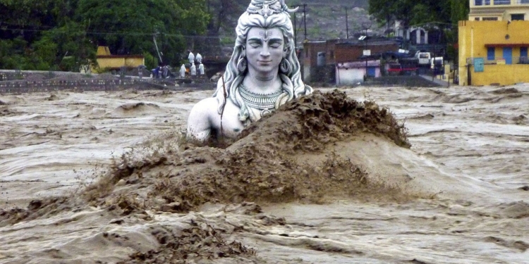 Из-за проливных дождей в Индии в зоне наводнения оказалось более 60 тысяч человек