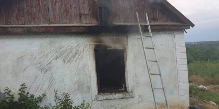 Две хозпостройки, гараж и жилой дом – что горело на Николаевщине за сутки (ФОТО)