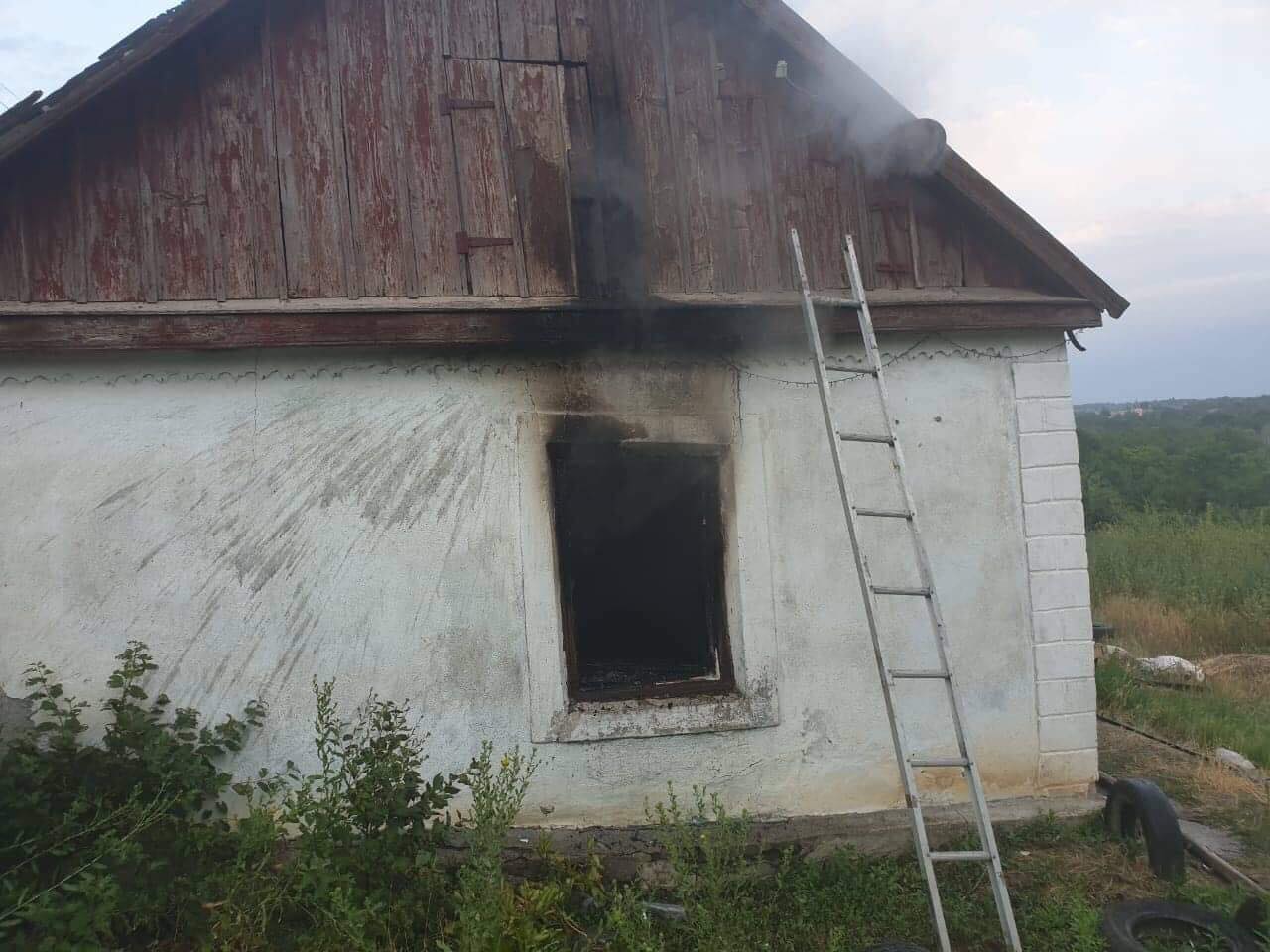 Две хозпостройки, гараж и жилой дом – что горело на Николаевщине за сутки (ФОТО)