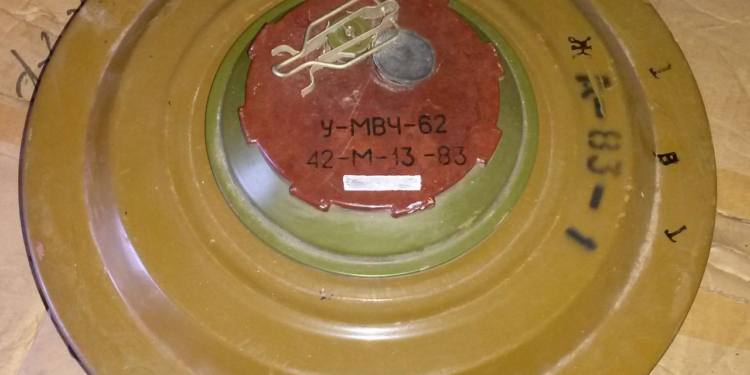 В Донецкой области на неподконтрольной территории тракторист подорвался на мине