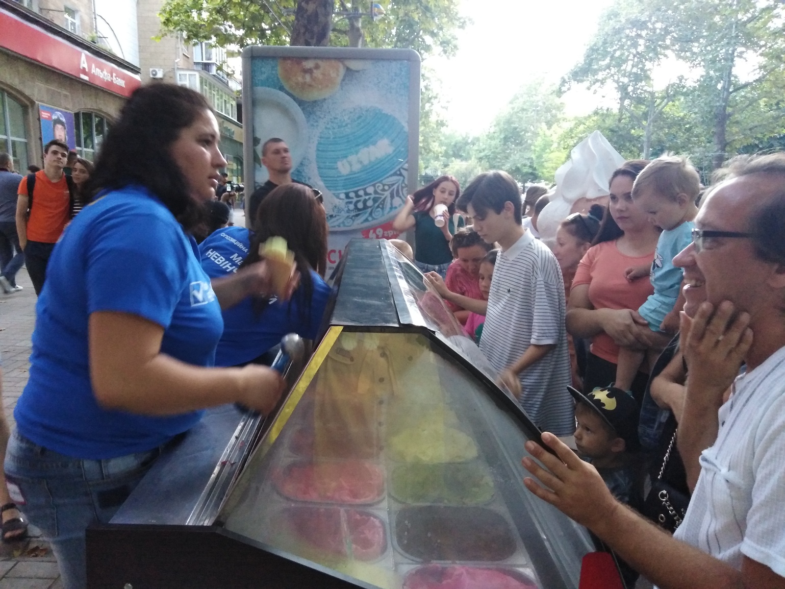 В Николаеве кандидат агитировал за себя бесплатным мороженым – ОПОРА