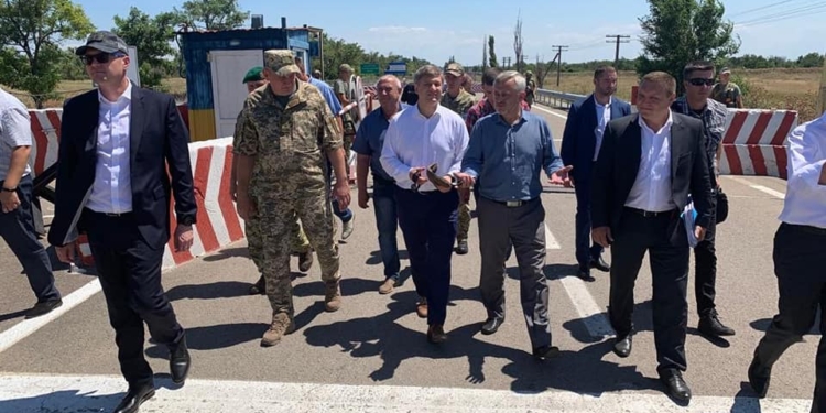Тейлор и главы СНБО и СБУ посетили админграницу с Крымом (ФОТО, ВИДЕО)