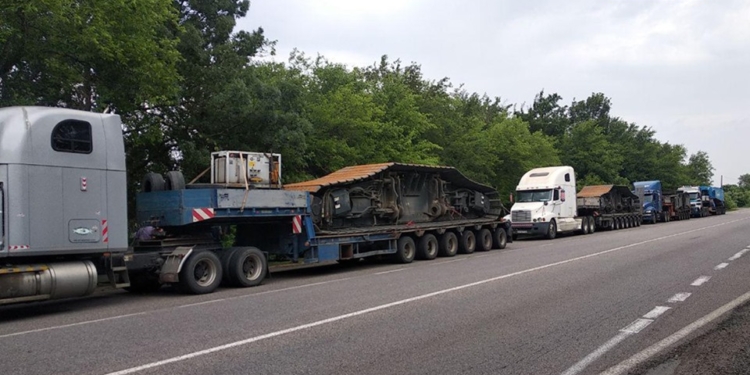 В жару, так еще и с поддельными документами: на Николаевщине патрульные задержали 4 фуры, которые везли куда-то тяжелый груз (ФОТО)