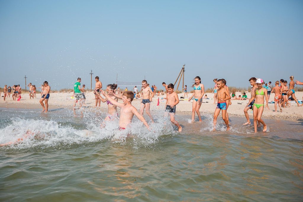 Уже более 300 детей, проживающих в Заводском районе, отдохнули на Черном море по путевкам от горсовета (ФОТО) 3