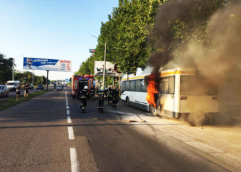 В Николаеве на Широкобальском перегоне горел автобус (ФОТО)
