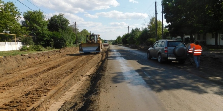 Ремонт Н-14 «Александровка-Кропивницкий – Николаев» между Воссиятским и Водяно-Лорино: САД просит водителей быть внимательными (ФОТО)
