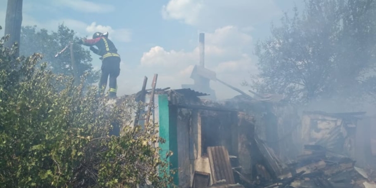 В Николаевской области 15-летний парень пытался сам потушить пожар – сейчас ребенок в состоянии средней тяжести в больнице (ФОТО)