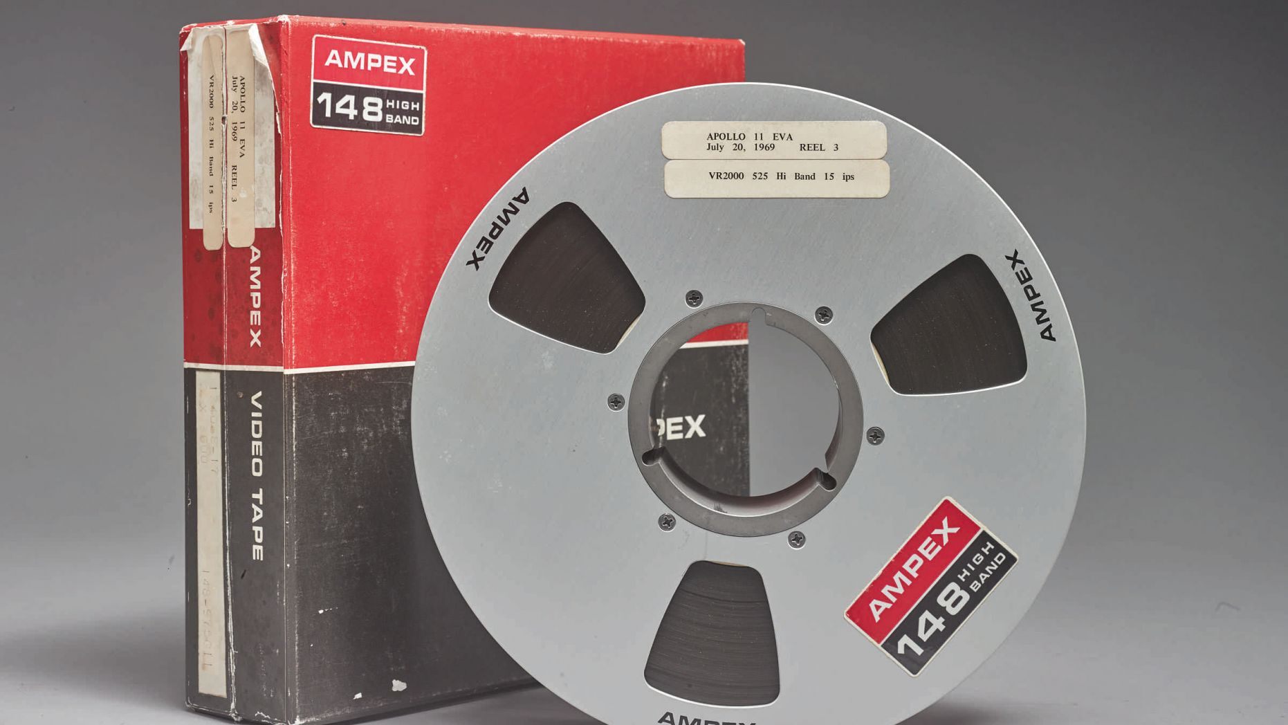 В США случайно нашли кадры высадки на Луну в 1969 году, пленку могут продать за $2 млн. (ВИДЕО)