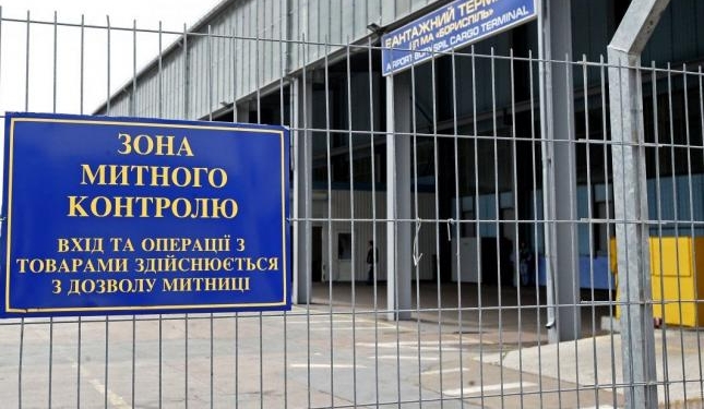 На Киевской таможне задержали грузовик из Франции с 98 ценными картинами