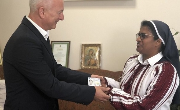 Зеленский дал гражданство проповеднице из Индии