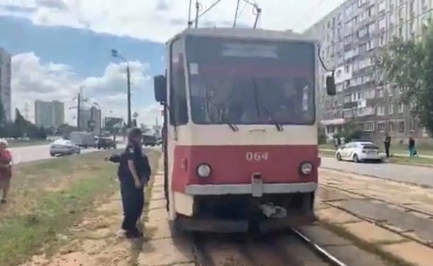 В Киеве у трамвая отказали тормоза: люди выпрыгивали на ходу