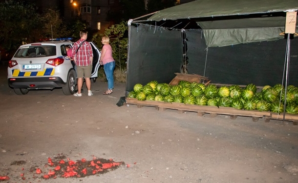 В Днепре конфликт из-за арбуза закончился поножовщиной (ВИДЕО)