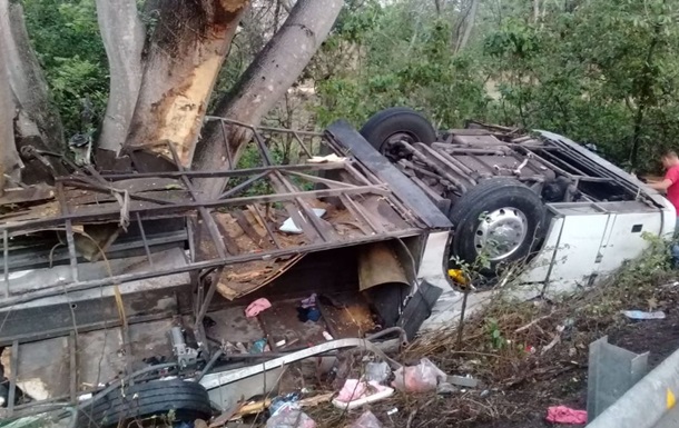 В аварии с экскурсионным автобусом в Мексике погибли 15 человек 1