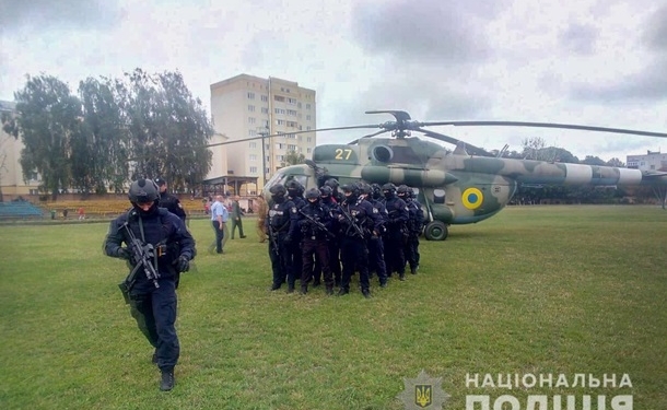 Боятся за бюллетени. Полиция отправила вертолет в округ, где проигрывает Пашинский (ВИДЕО)