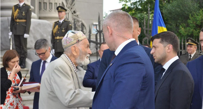 Трогательная история о помощи Зеленского  крымскотатарскому дедушке  оказалась фейком (ФОТО)