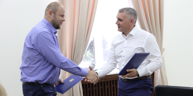 Николаевский горсовет подписал меморандум с волонтерами в сфере IT (ФОТО)