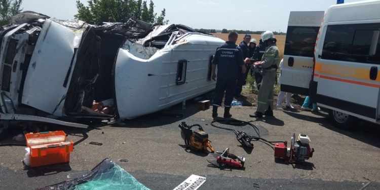 Маршрутка «Первомайск-Николаев» столкнулась с грузовым бусиком – один человек погиб, 15 пострадали (ФОТО)