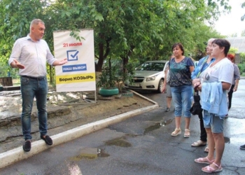 «Раз он пообещал – значит сделает», – жители Заводского района на встречах с Козырем (ФОТО)