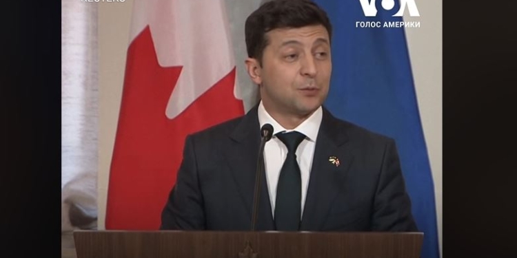 Он шутил, они смеялись.  Зеленский “дал концерт” в Торонто (ВИДЕО)