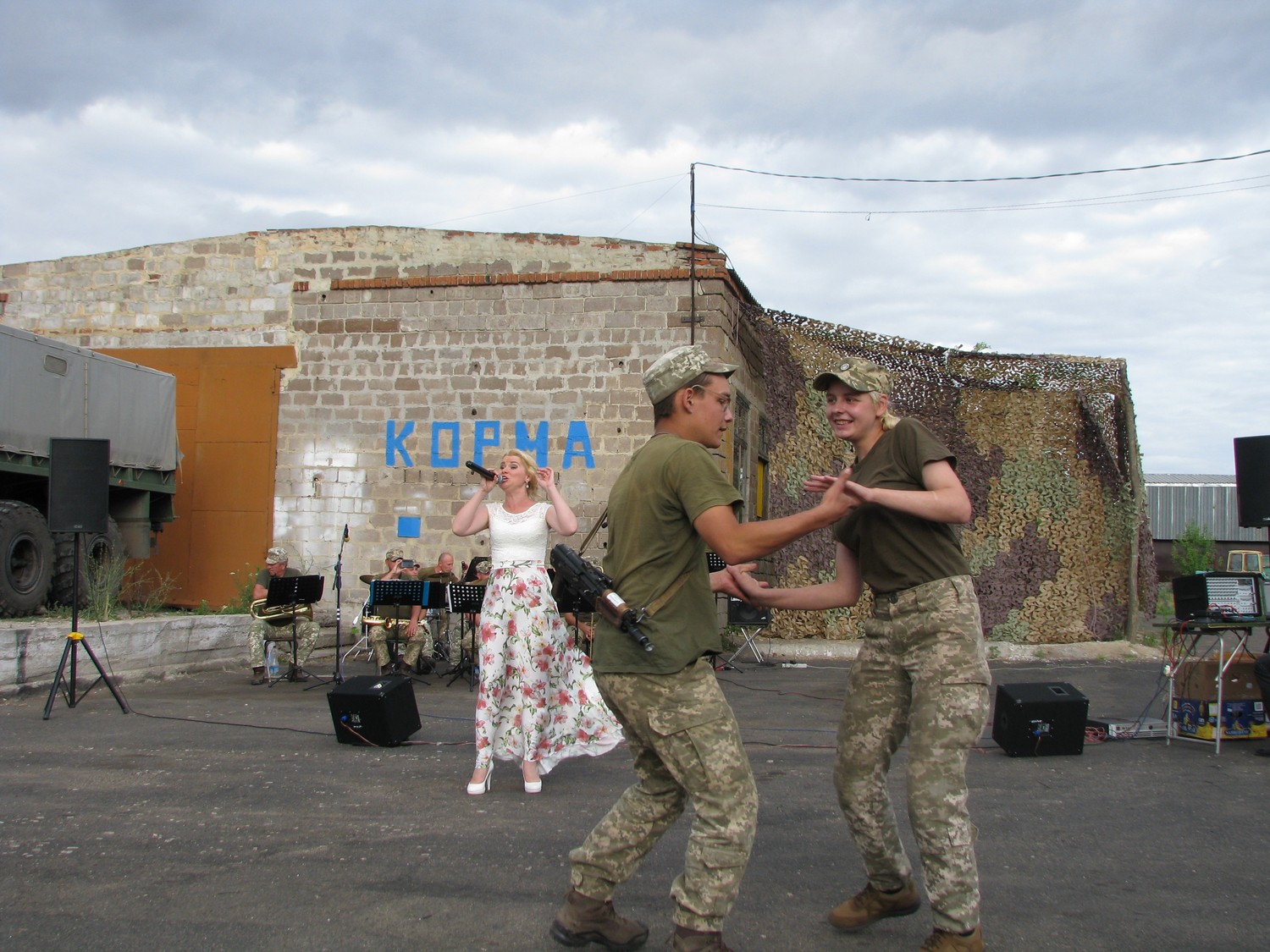 Миколаївський військово-патріотичний проект «Армія з народом» розпочав гастролі у зоні проведення ООС (ФОТО)