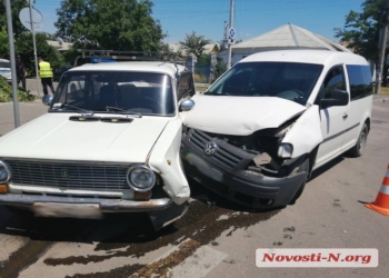 В Николаеве такси не пропустило «ВАЗ» – пострадало два человека (ФОТО)