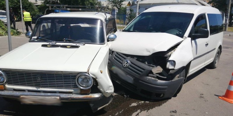 В Николаеве такси не пропустило «ВАЗ» – пострадало два человека (ФОТО)