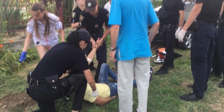 На выезде из Николаева одесситы в наркотическом угаре слетели с дороги на «Мазде» (ФОТО, ВИДЕО)