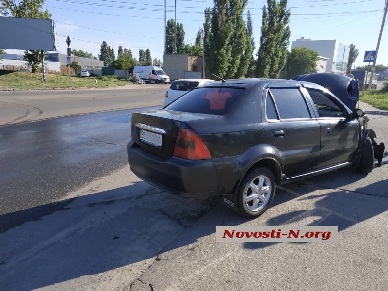Машина без водителя устроила ДТП в Николаеве 5